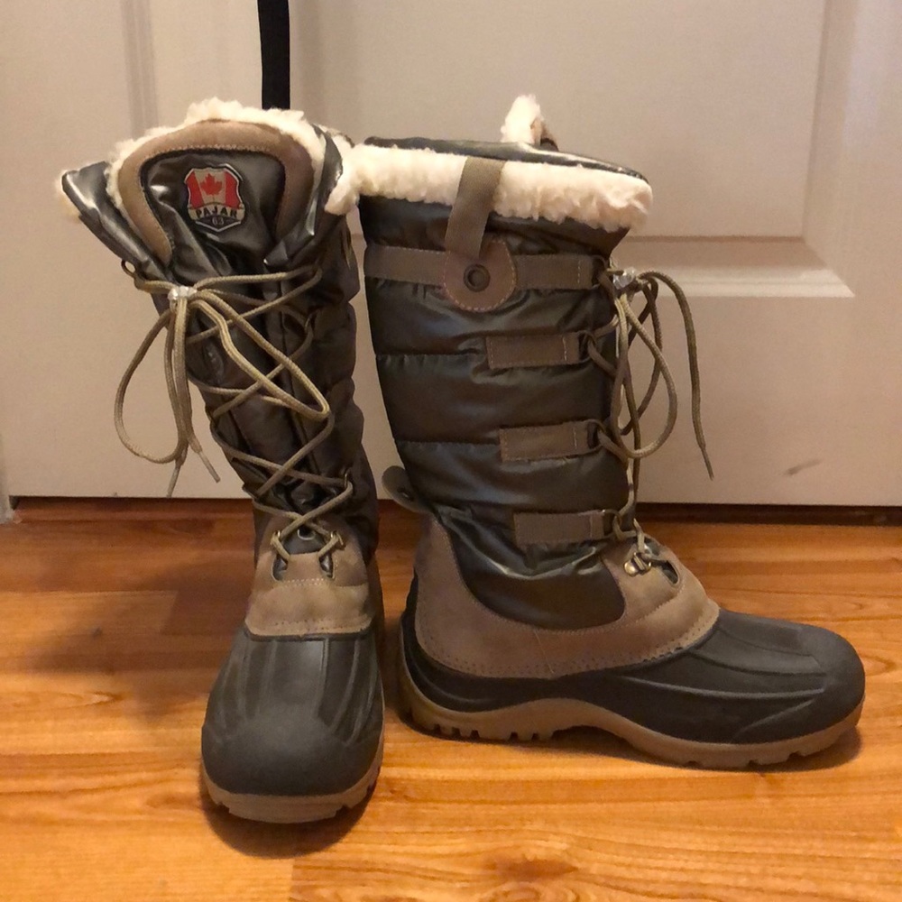 EUC Pajar Lace Up Boots - Size 9